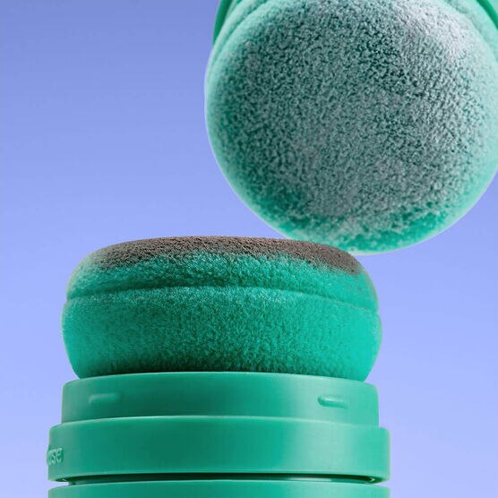Shampoo a Seco Briogeo Style + Treat Puff
